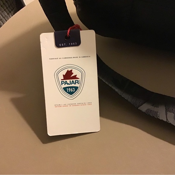 NWT Black Adjustable Pajar Quilted Cross Body Bag - Picture 4 of 11